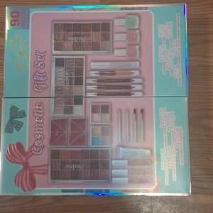 90-Piece Cosmetic Gift Set - Multicolor